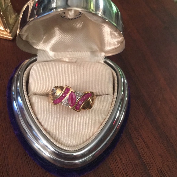 10k Gold diamond & Ruby ring w/appraisal - Picture 6 of 11